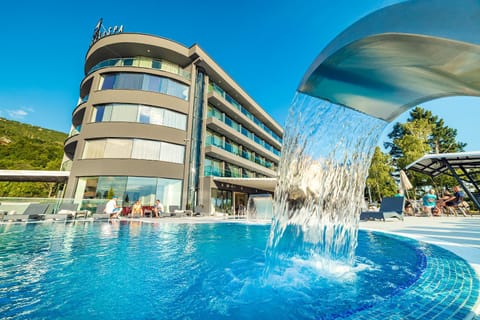 Garden view, Lake view, Mountain view, Pool view, Swimming pool