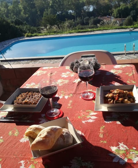 Dining area, Pool view