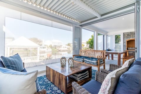 Easy canal living Haus in Knysna