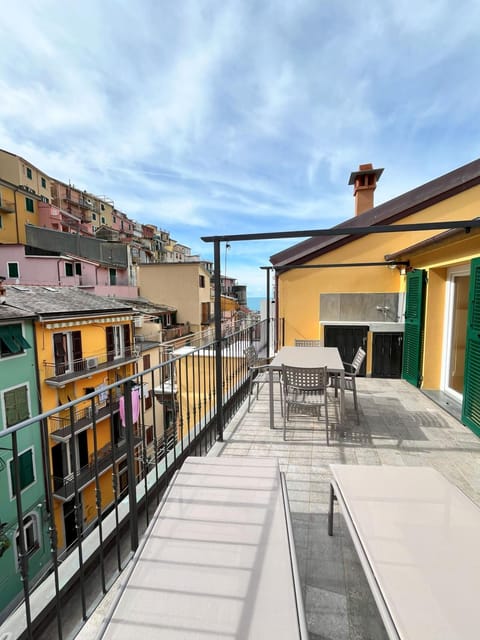 Property building, Patio, Day, Natural landscape, View (from property/room), Balcony/Terrace, City view