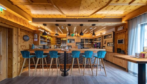 Lounge or bar, Lounge or bar