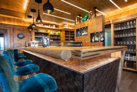 Lounge or bar, Lounge or bar