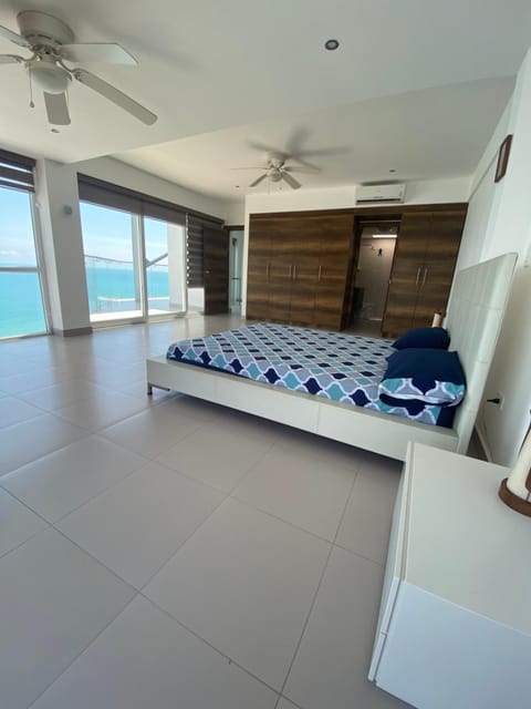 Departamentos frente al mar en Resort Playa Azul-Tonsupa Condominio in Tonsupa