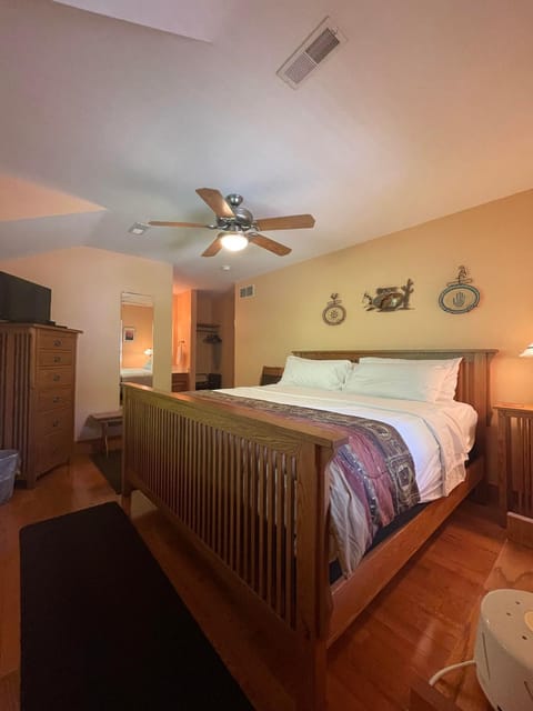 Bodee's Bungalow Adults Only Couples Only Boutique Hotel Inn in South Bass Island