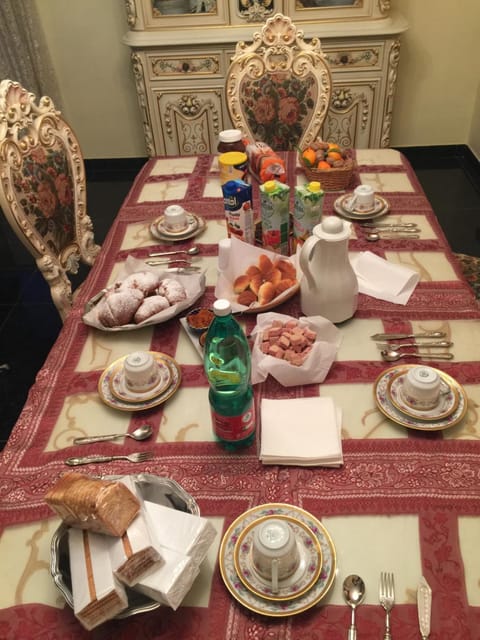 Colazione da Lolly Bed and Breakfast in Naples