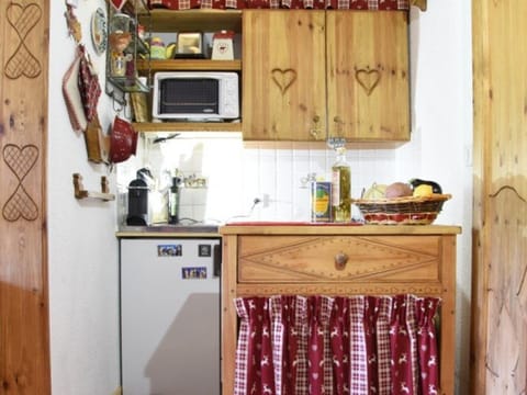 Studio ski-in/ski-out à Montgenèvre – Balcon sud, cuisine équipée, casier à skis, parking inclus - FR-1-266-91 Apartment in Montgenèvre