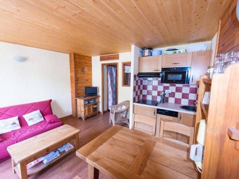 Studio sud avec balcon, 4 couchages, Serre Chevalier, au pied des pistes - FR-1-330F-119 Apartment in Saint-Chaffrey