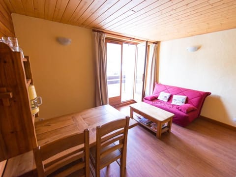 Studio sud avec balcon, 4 couchages, Serre Chevalier, au pied des pistes - FR-1-330F-119 Apartment in Saint-Chaffrey