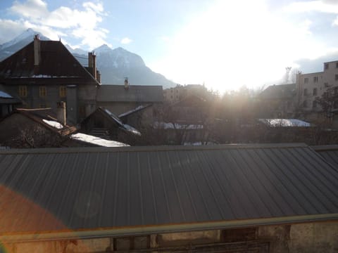 Appartement rénové 3 pièces, proche gare et remontées mécaniques - FR-1-330C-84 Apartment in Briançon