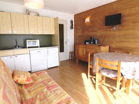 Appartement Huez, 2 pièces, 6 personnes - FR-1-405-79 Condo in Huez