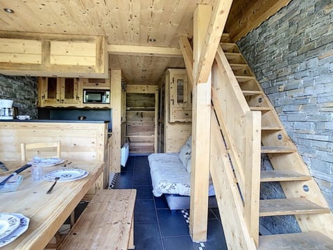 Duplex rénové aux Menuires, ski aux pieds, balcon - FR-1-344-186 Apartment in Les Allues