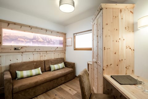 Decorative detail, Seating area