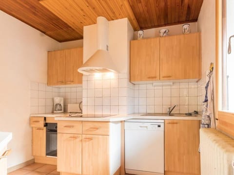 Chalet spacieux 8 pers. avec cheminée et TV à Serre-Chevalier, Chantemerle - FR-1-330E-19 Apartment in Saint-Chaffrey