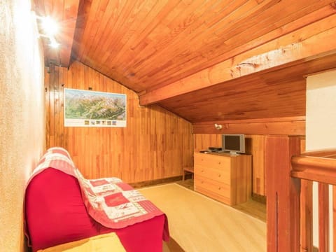 Chalet spacieux 8 pers. avec cheminée et TV à Serre-Chevalier, Chantemerle - FR-1-330E-19 Apartment in Saint-Chaffrey