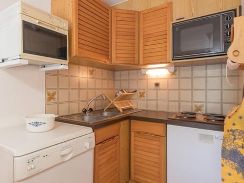 Appartement Le Monêtier-les-Bains, 2 pièces, 5 personnes - FR-1-330F-75 Condo in Le Monêtier-les-Bains