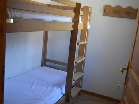 Charmant studio cabine pour 4 personnes face aux pistes à Montgenèvre - FR-1-266-98 Apartment in Montgenèvre