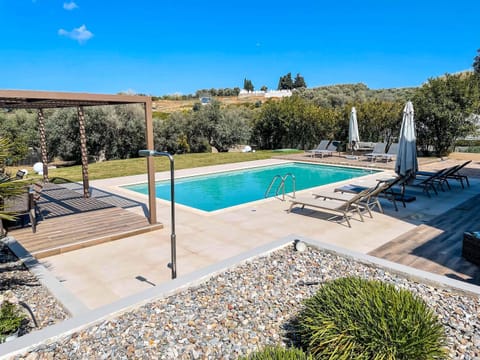 Day, Natural landscape, Pool view, Swimming pool, sunbed