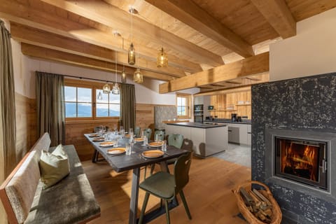 Kitchen or kitchenette, Dining area, flat iron