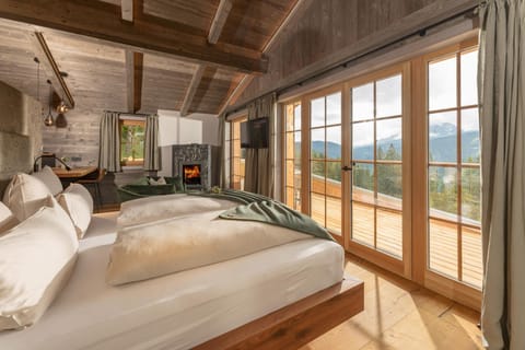 Bed, Photo of the whole room, Mountain view