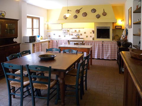 Dining area, Communal kitchen