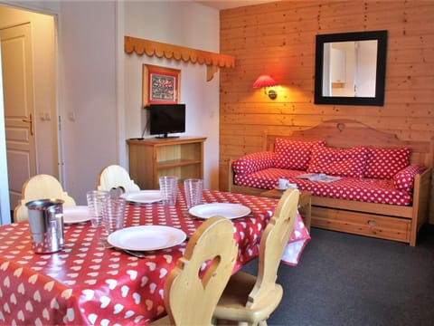 Studio 3 couchages près des pistes, balcon, piscine, sauna, WiFi inclus, casier à ski - Risoul 1850 - FR-1-330-238 Apartment in Piedmont