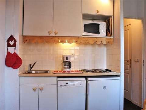 Studio 3 couchages près des pistes, balcon, piscine, sauna, WiFi inclus, casier à ski - Risoul 1850 - FR-1-330-238 Apartment in Piedmont