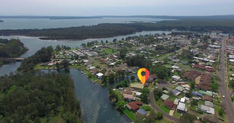 Day, Neighbourhood, Natural landscape, Bird's eye view, River view, Street view