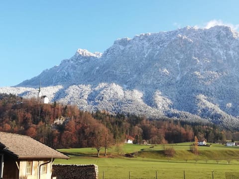 Restaurant/places to eat, Area and facilities