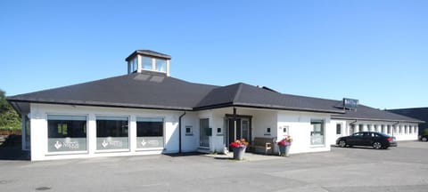 Facade/entrance