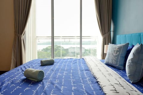 Paragon Suites with Private Jacuzzi Eigentumswohnung in Johor Bahru
