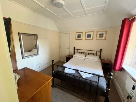 The Admirals Inn Guest House Bed and Breakfast in Bracknell