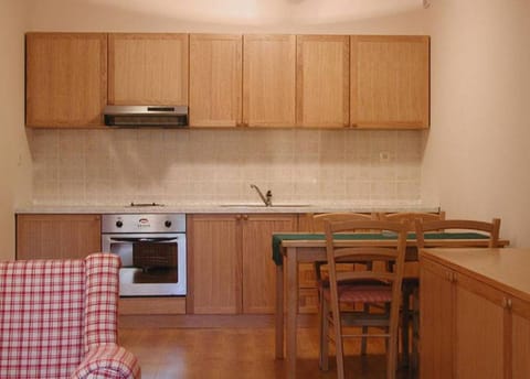 Kitchen or kitchenette, Dining area, pet friendly