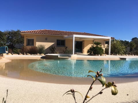 L'Hacienda Piscine chauffée à 28, spa, boulodrome et court de Tennis privés, 2 villas indépendantes Chalet in Zonza