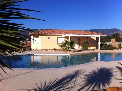 L'Hacienda Piscine chauffée à 28, spa, boulodrome et court de Tennis privés, 2 villas indépendantes Villa in Zonza
