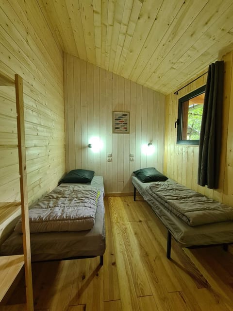 Camping Aux Couleurs du ferret Campingplatz /
Wohnmobil-Resort in Arès