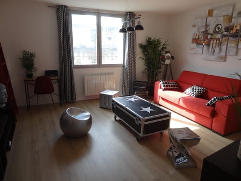 TV and multimedia, Living room, Decorative detail, Seating area