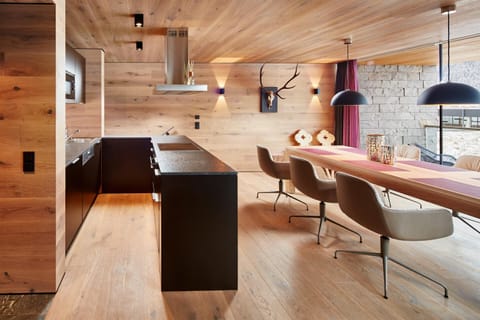 Kitchen or kitchenette, Seating area, Dining area