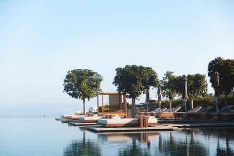 Restaurant/places to eat, Swimming pool