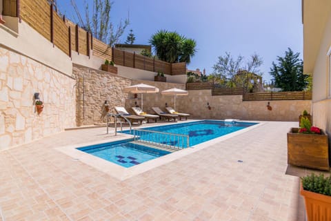 Pool view, Swimming pool, sunbed