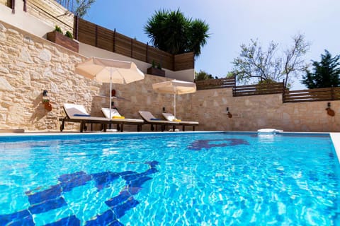 Pool view, Swimming pool, sunbed