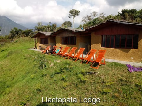 Llactapata Lodge overlooking Machu Picchu - camping - restaurant Capanno nella natura in Department of Cusco