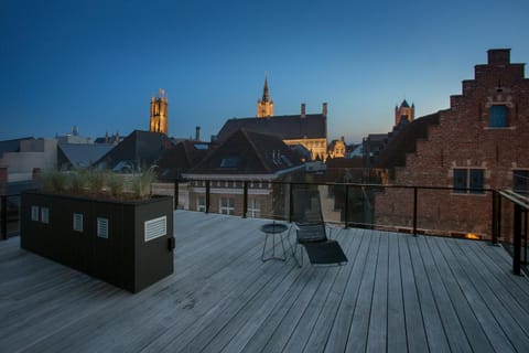 Balcony/Terrace, City view