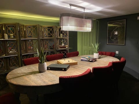 Photo of the whole room, Dining area