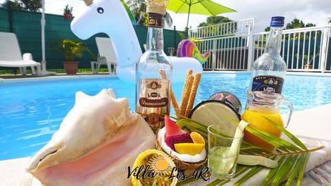 Food, Swimming pool, Drinks, Alcoholic drinks