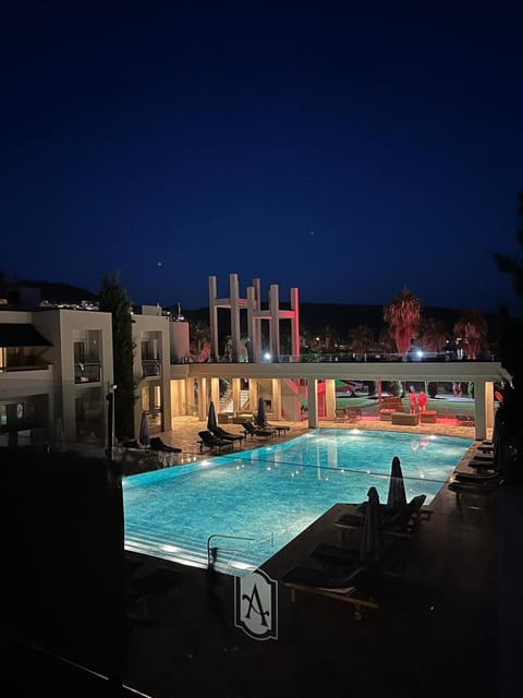 Pool view, Swimming pool