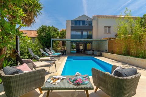 Property building, Balcony/Terrace, Swimming pool, Swimming pool