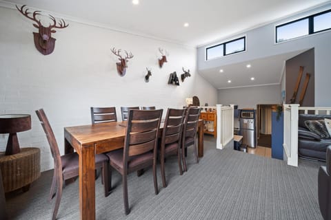 Acacia 2 Luxurious Holiday Townhouse Casa in Jindabyne