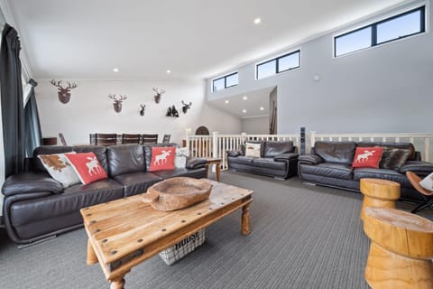 Acacia 2 Luxurious Holiday Townhouse House in Jindabyne