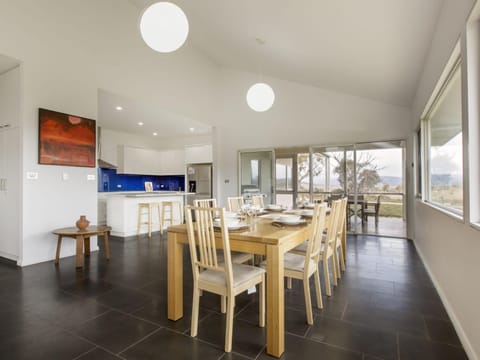 Manna Tree Farm modern home with majestic views in stunning countryside Maison in East Jindabyne