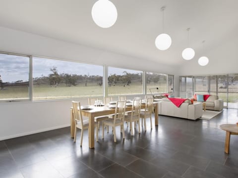 Manna Tree Farm modern home with majestic views in stunning countryside House in East Jindabyne